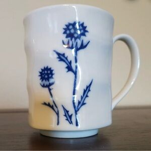 Vintage Thistle Coffee Mug Blue and White. Set of 4 , minor coloration inside
